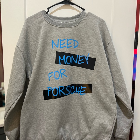 Need money for Porsche large sweater - Picture 4 of 9